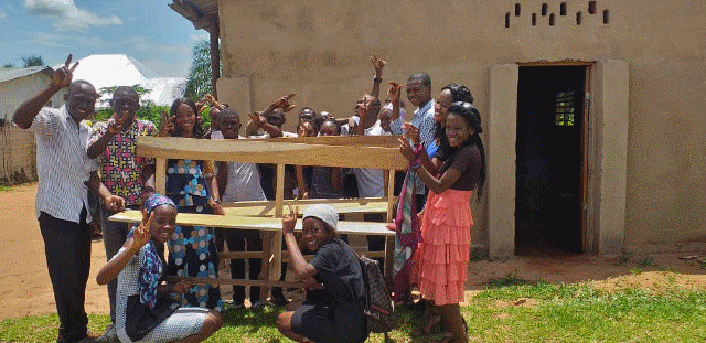 Kananga 2 - Nouveaux bancs